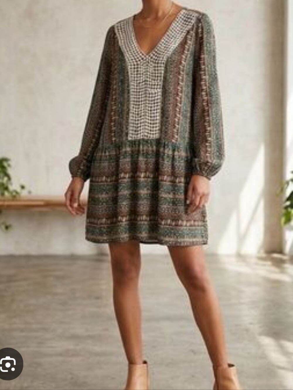 ANDREE by Unit size Large Long Sleeve Floral Boho Crochet Trim Mini Dress